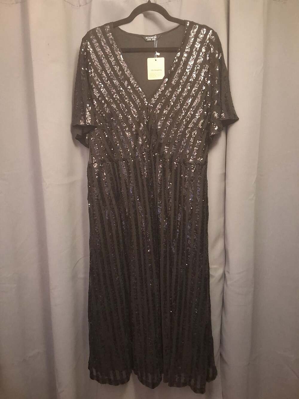 Bloomchic Plus Size 2X 18-20 Black Shimmery Sequin V Neck Dress with Pockets - Picture 6 of 9